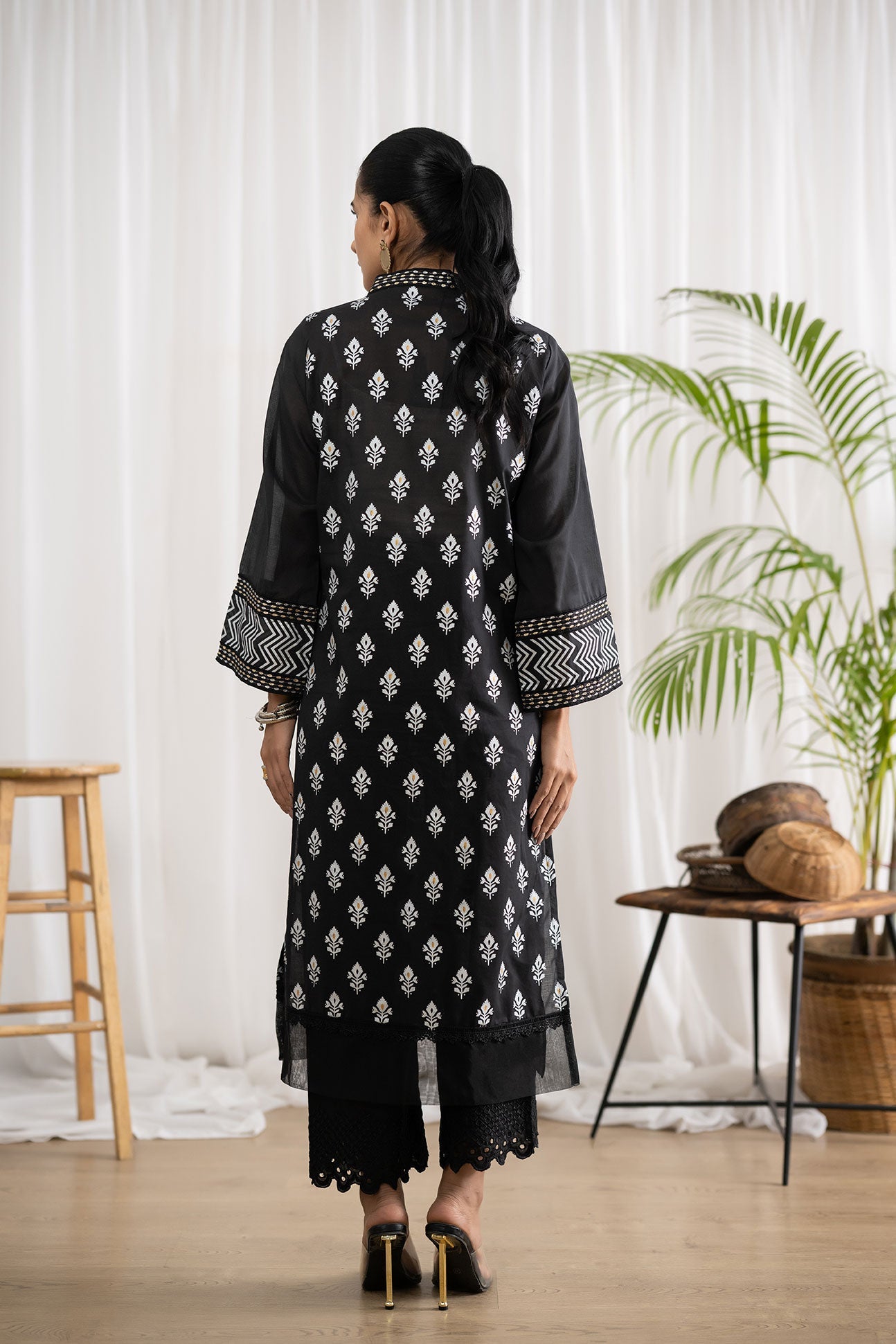 DC-0438 BLACK EMBROIDERED KURTA