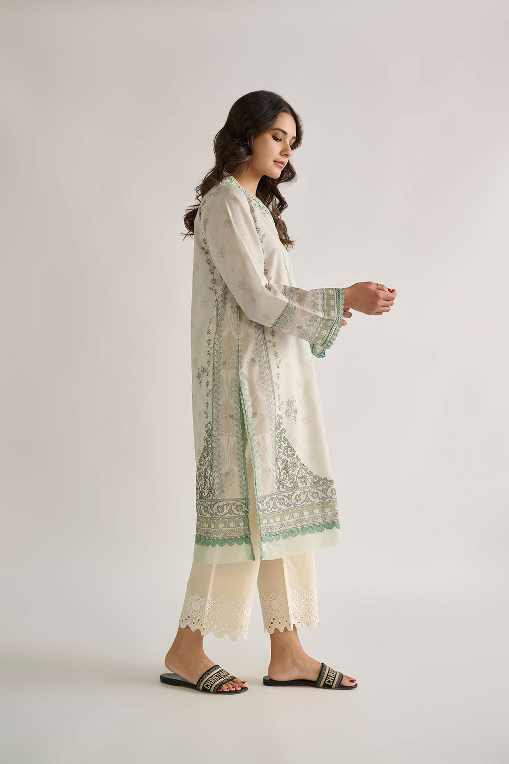 DC-0446 L-GREEN EMBROIDERED KURTA