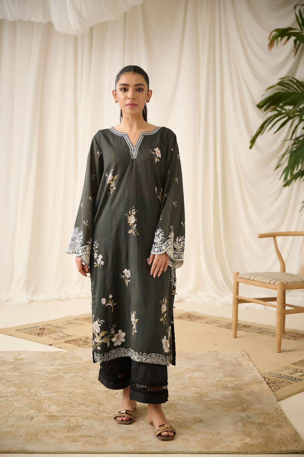 DC-0521 BLACK PRINTED EMBROIDERED KURTA