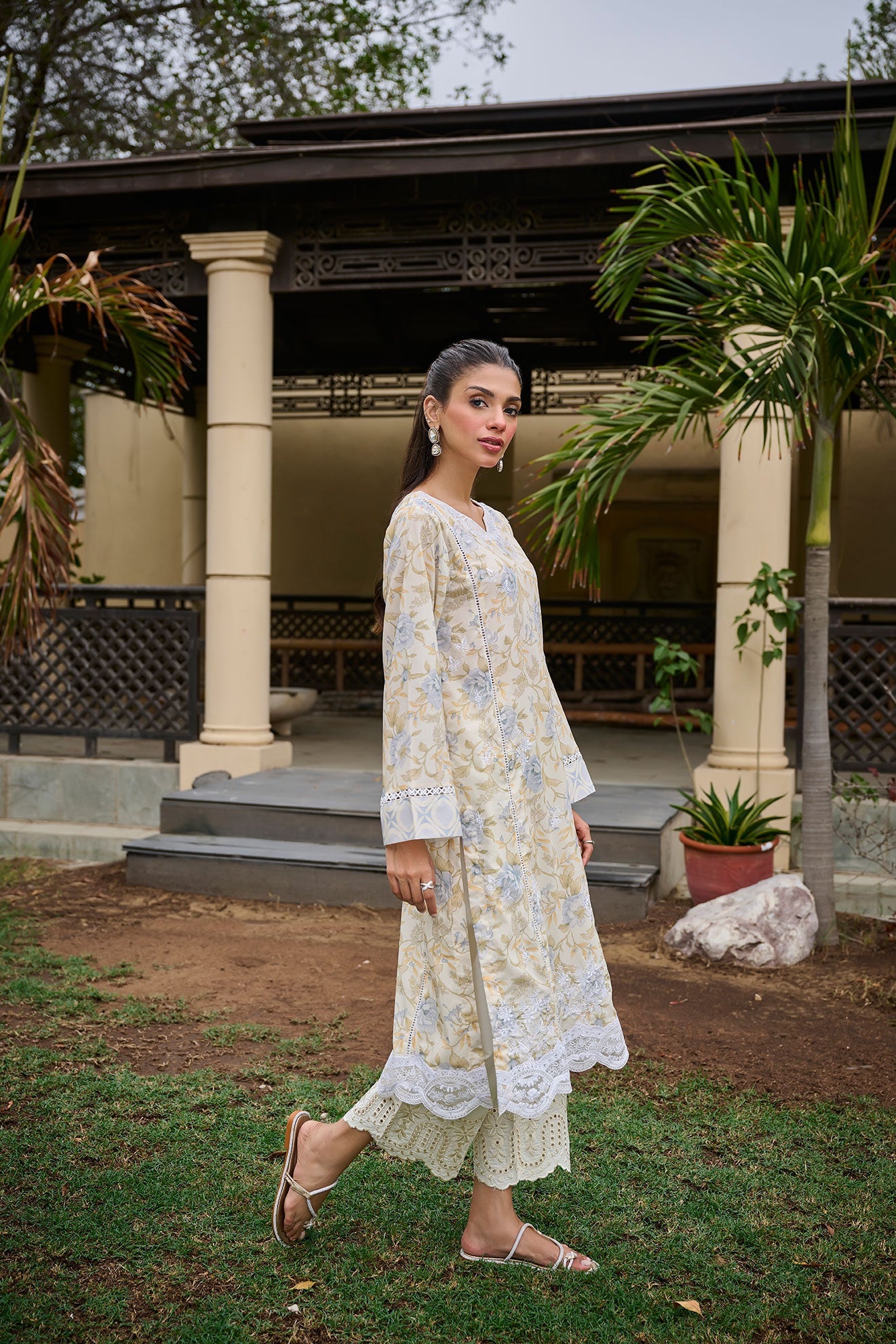 DC-0532 BEIGE EMBROIDERED KURTA