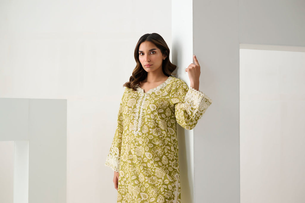 DC-0568 GREEN EMBROIDERED KURTA