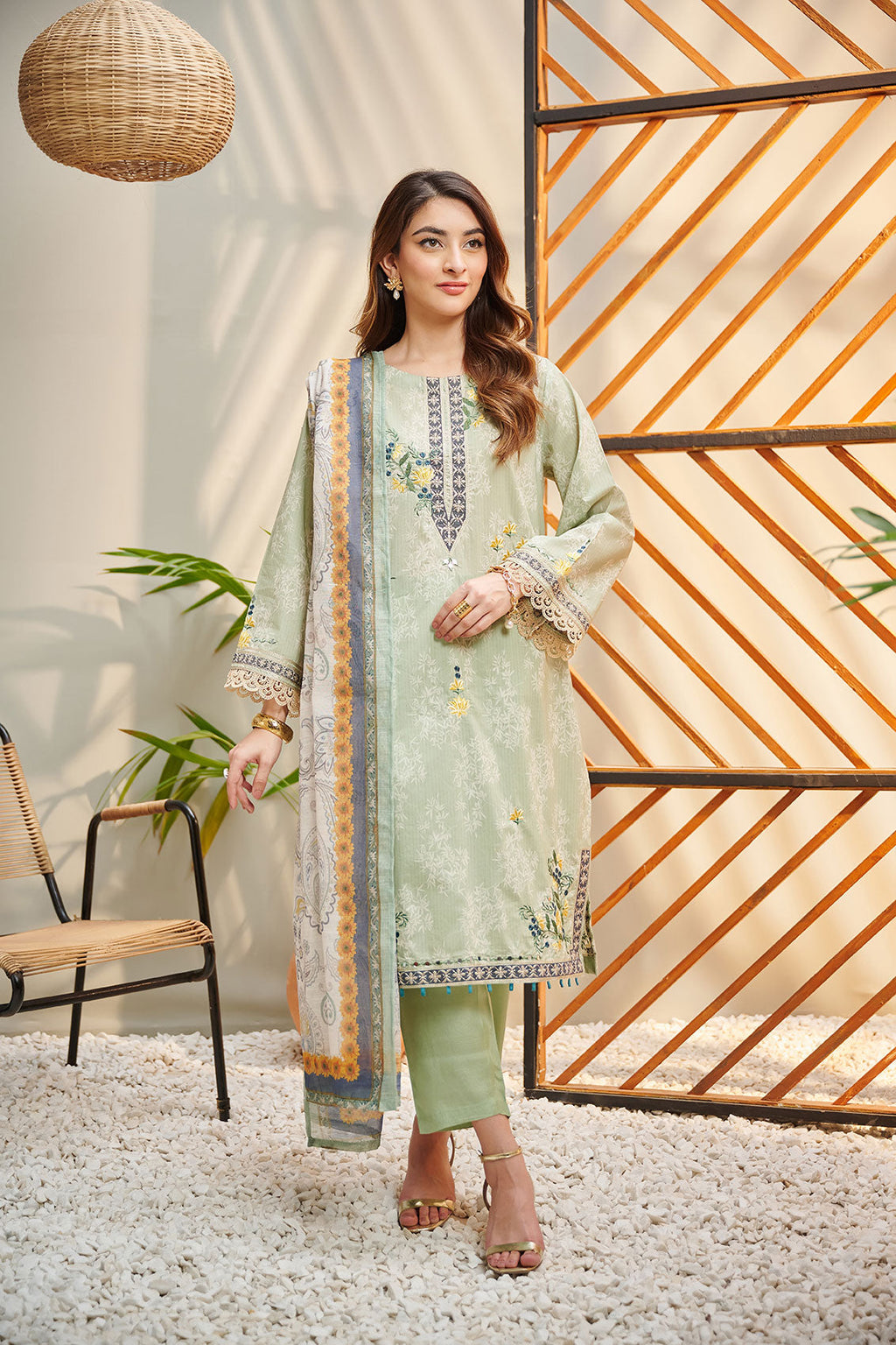 DC-2041 GREEN 2PCS EMBROIDERED KURTA WITH DUPATTA