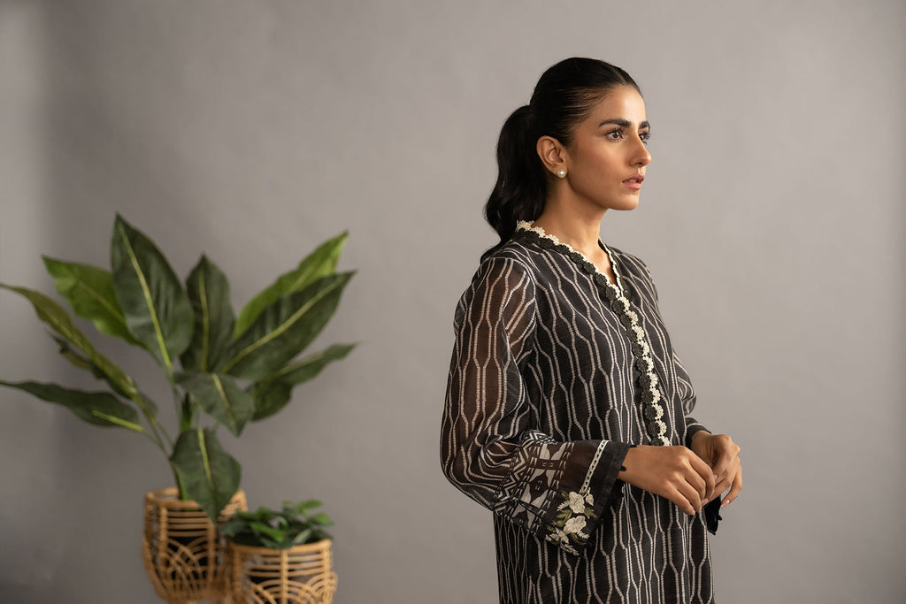 DC-2074 BLACK MUNAR 2PCS EMBROIDERED KURTA WITH TROUSER