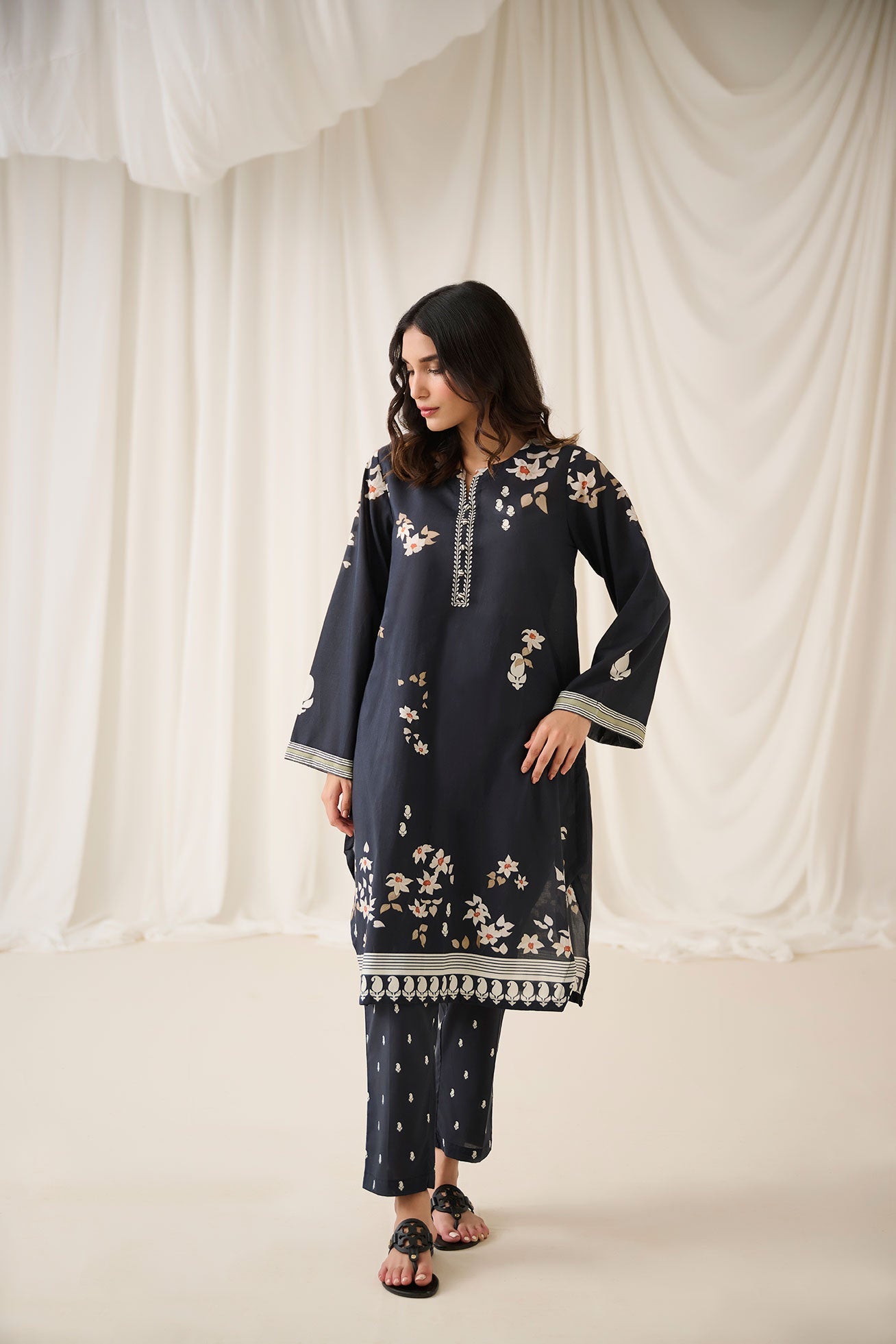 DC-2190 BLACK 2PCS  PRINTED KURTA WITH TROUSER