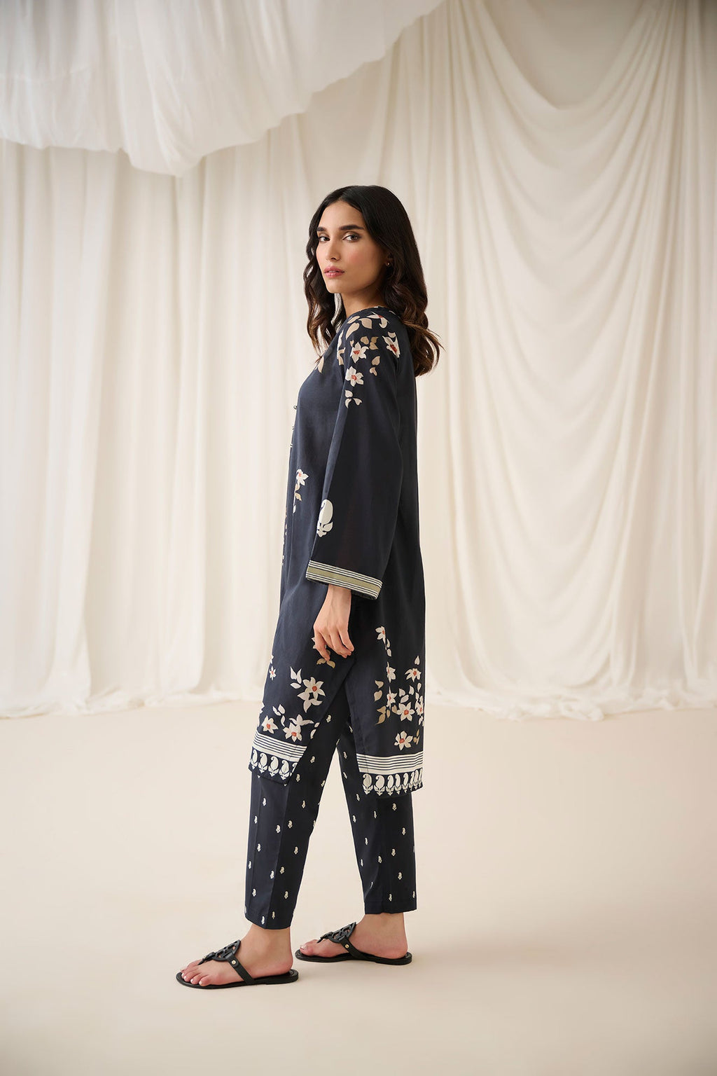 DC-2190 BLACK 2PCS  PRINTED KURTA WITH TROUSER