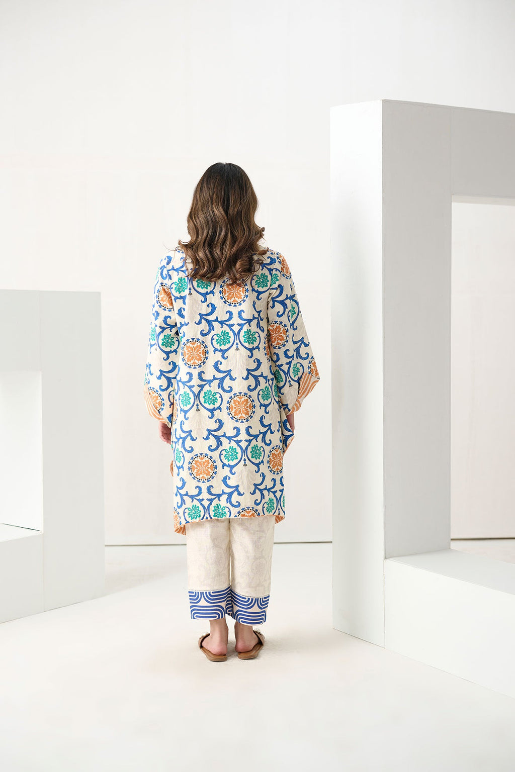 DC-2268 WHITE 2PCS  PRINTED KURTA WITH TROUSER