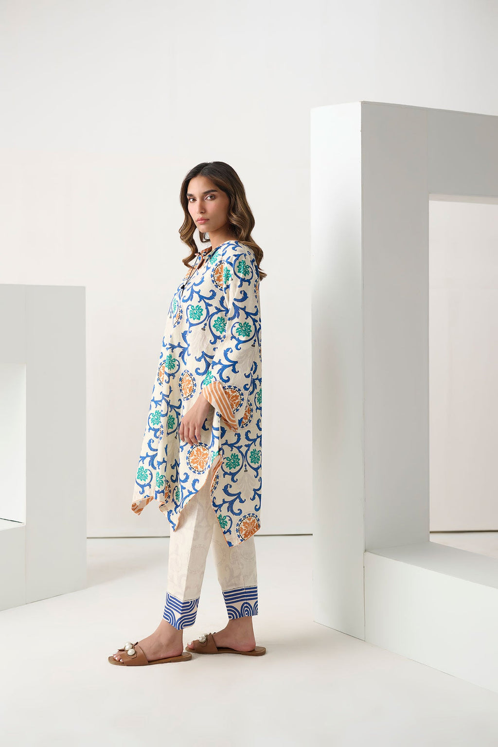 DC-2268 WHITE 2PCS  PRINTED KURTA WITH TROUSER