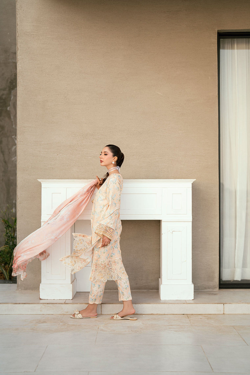 SS25DC-2533 PEACH LAWN 2PCS EMBROIDERED KURTA WITH TROUSER