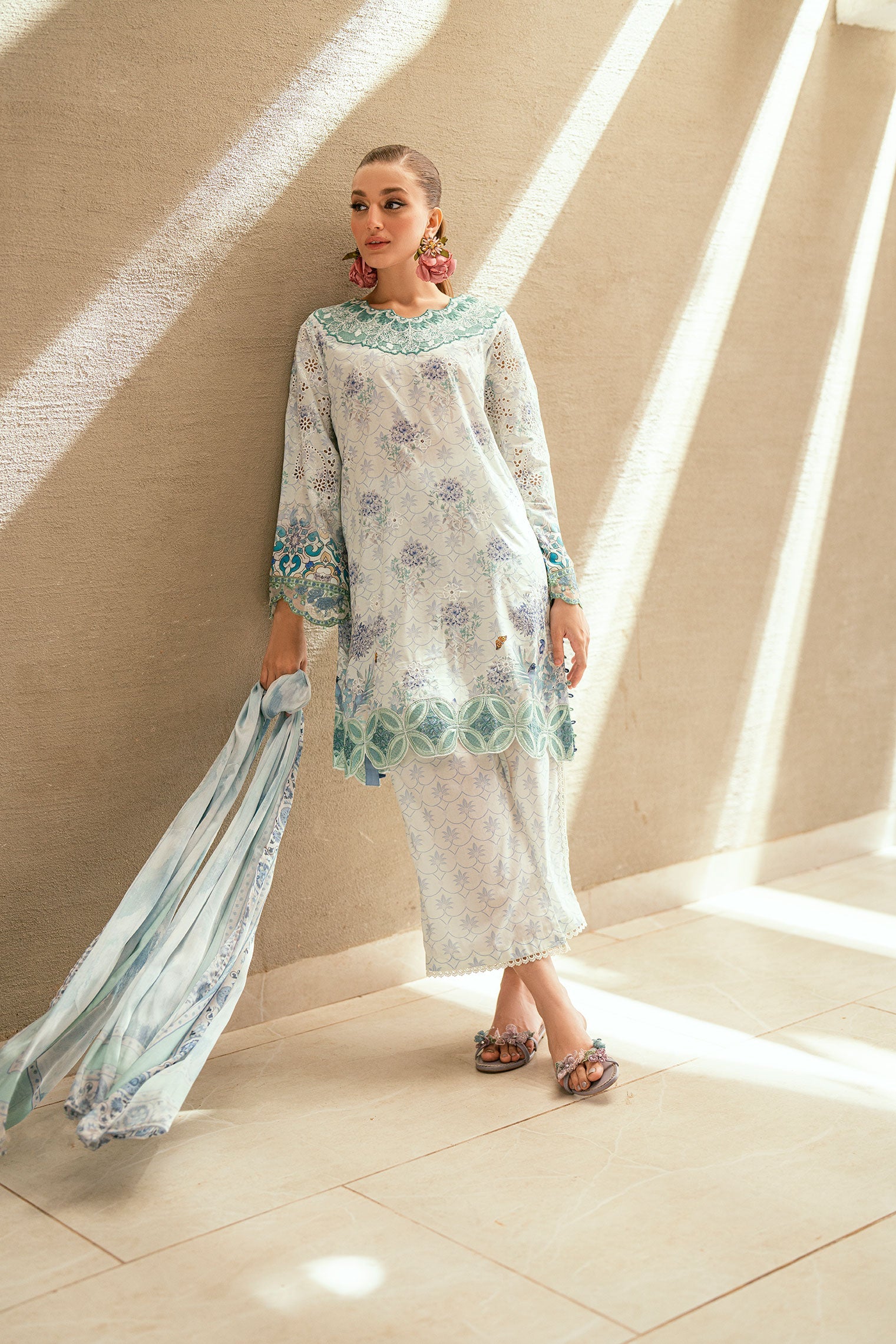 SS25DC-2537 SKY BLUE LAWN 2PCS EMBROIDERED KURTA WITH TROUSER
