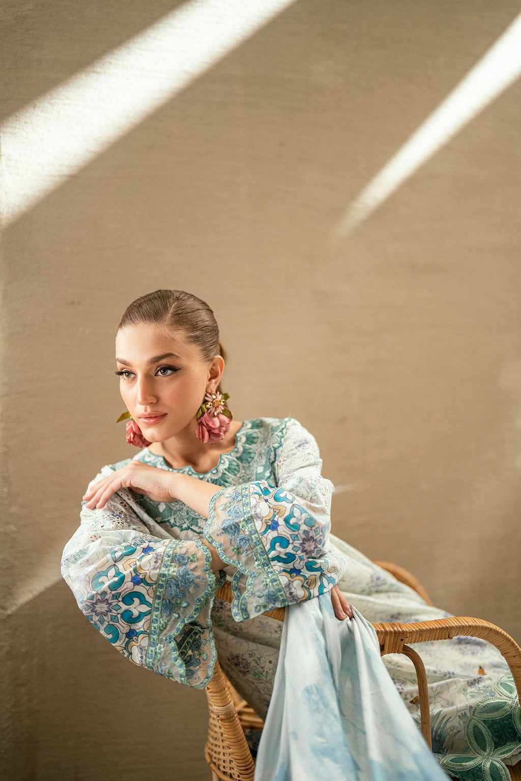 SS25DC-2537 SKY BLUE LAWN 2PCS EMBROIDERED KURTA WITH TROUSER