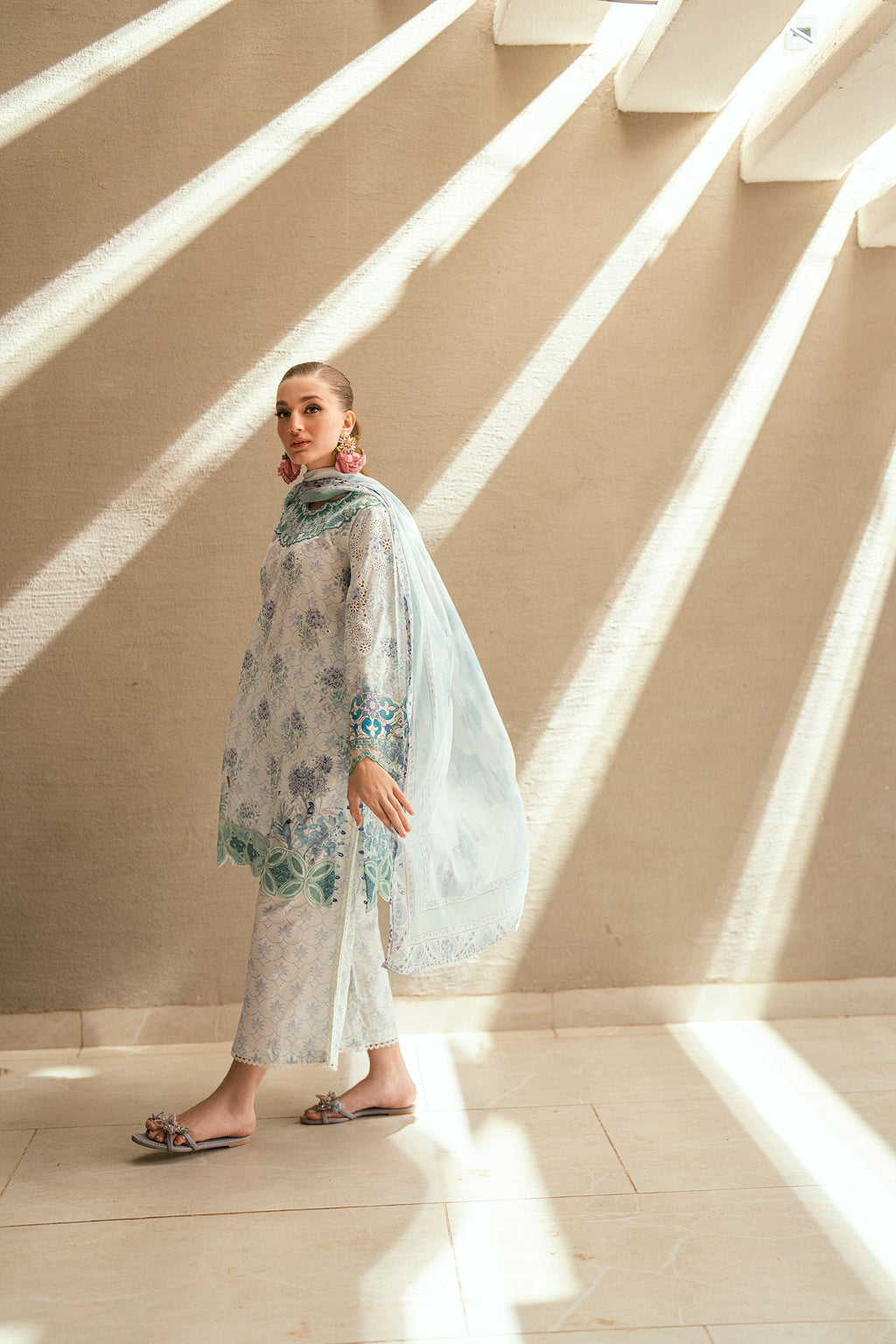 SS25DC-2537 SKY BLUE LAWN 2PCS EMBROIDERED KURTA WITH TROUSER