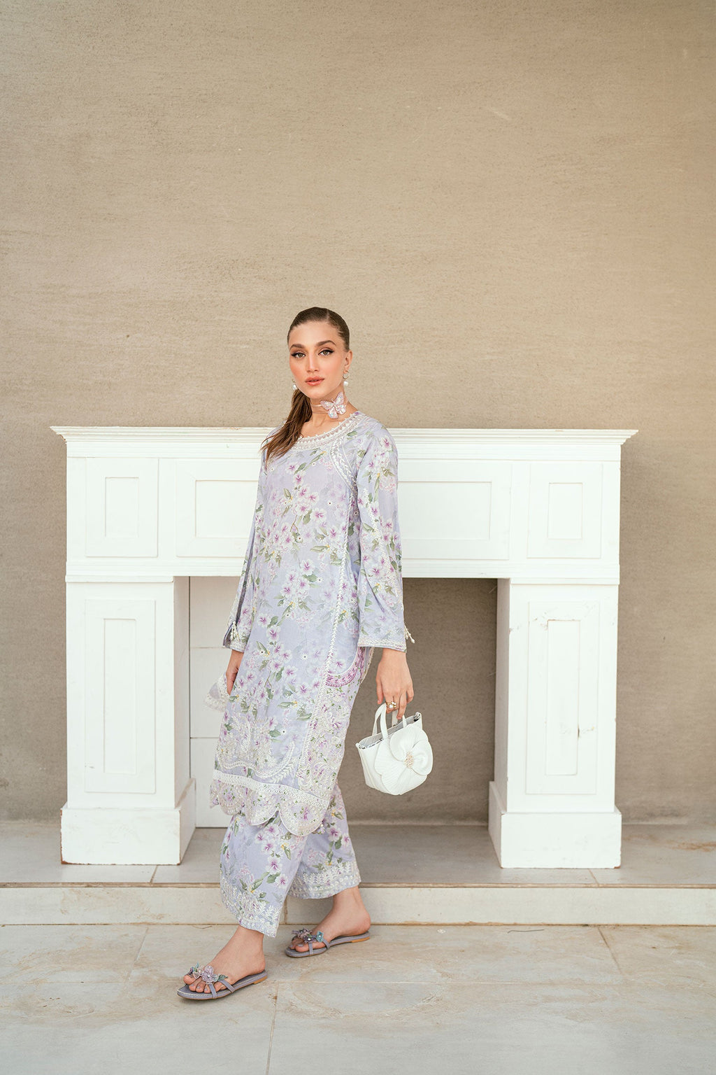 SS25DC-2543 LIGHT PURPLE LAWN 2PCS EMBROIDERED KURTA WITH TROUSER