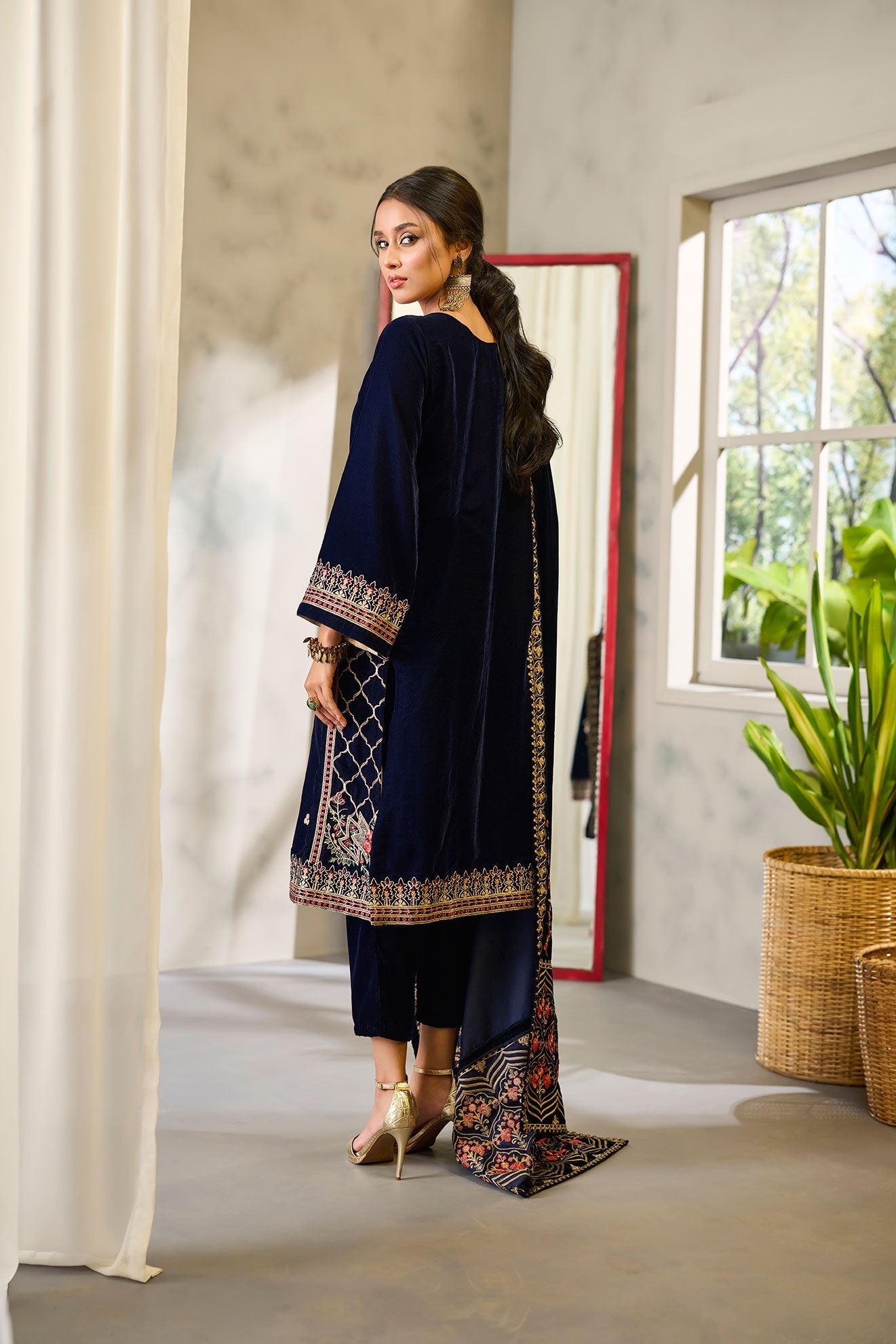 DA-1677 BLUE EMBROIDERED KURTA