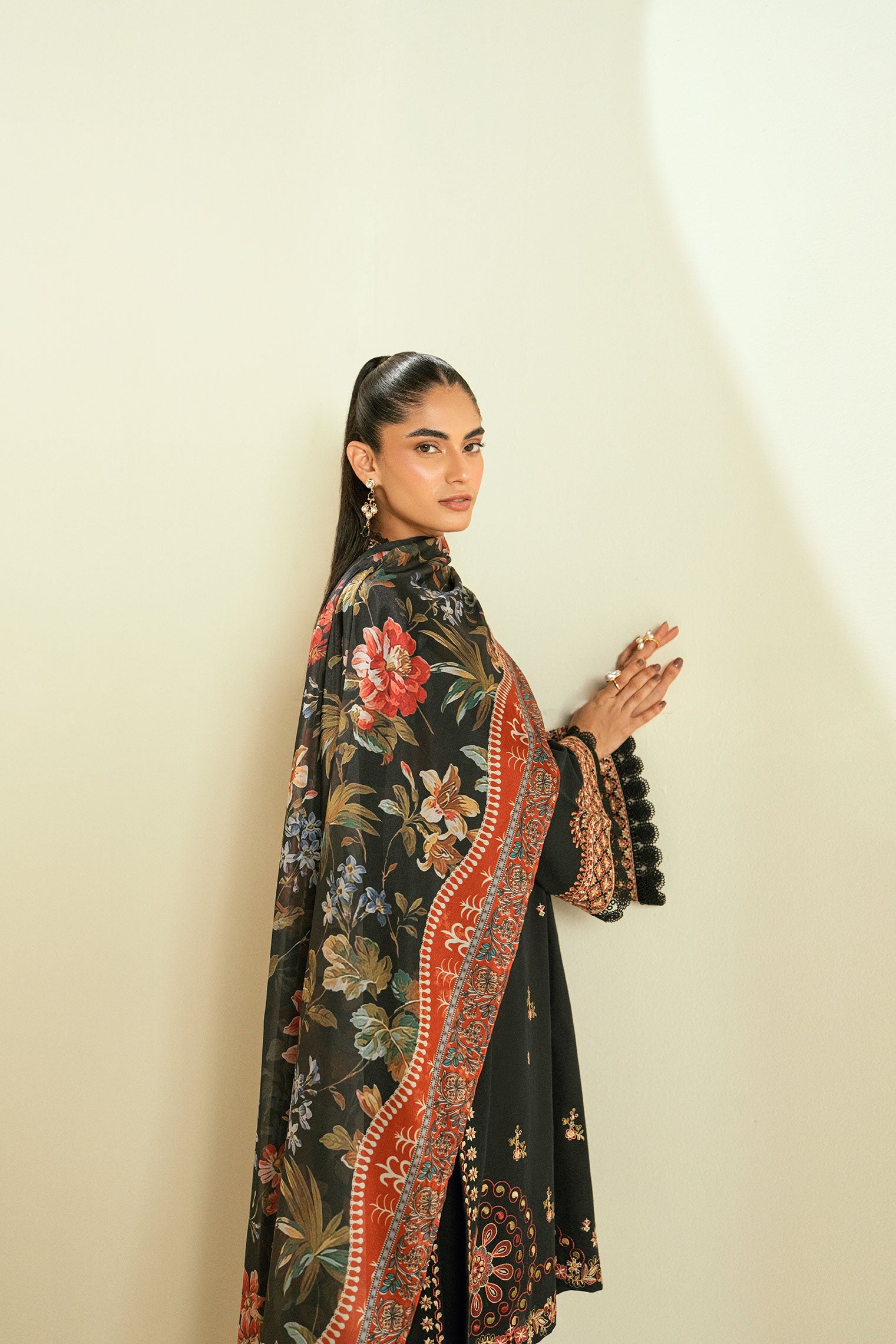 SS25DC-2554 BLACK LAWN 2PCS EMBROIDERED KURTA WITH TROUSER