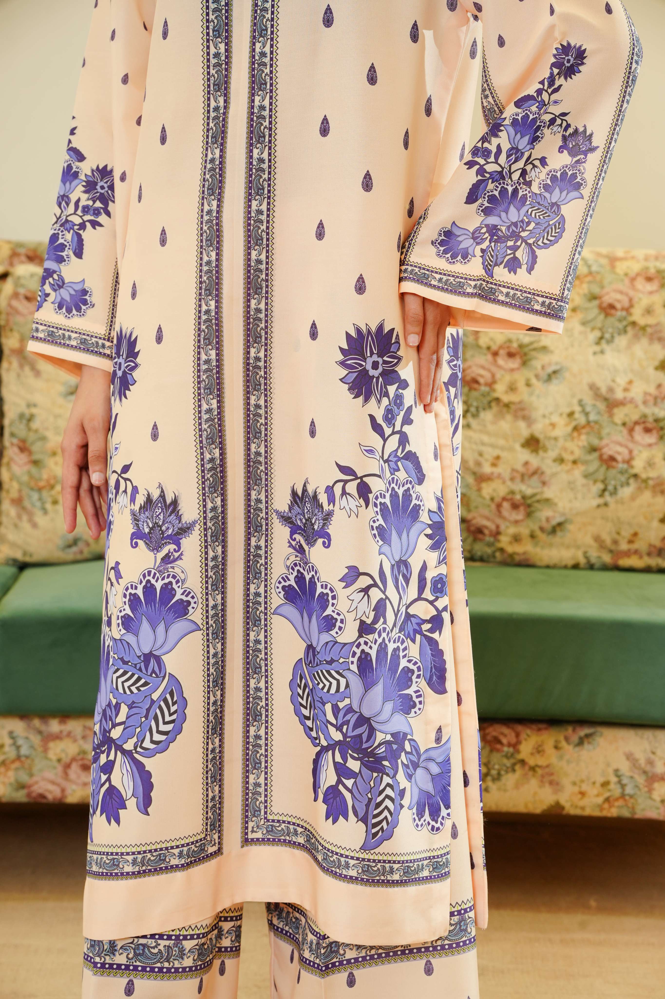 Elegant Floral - Premium Poly Lawn