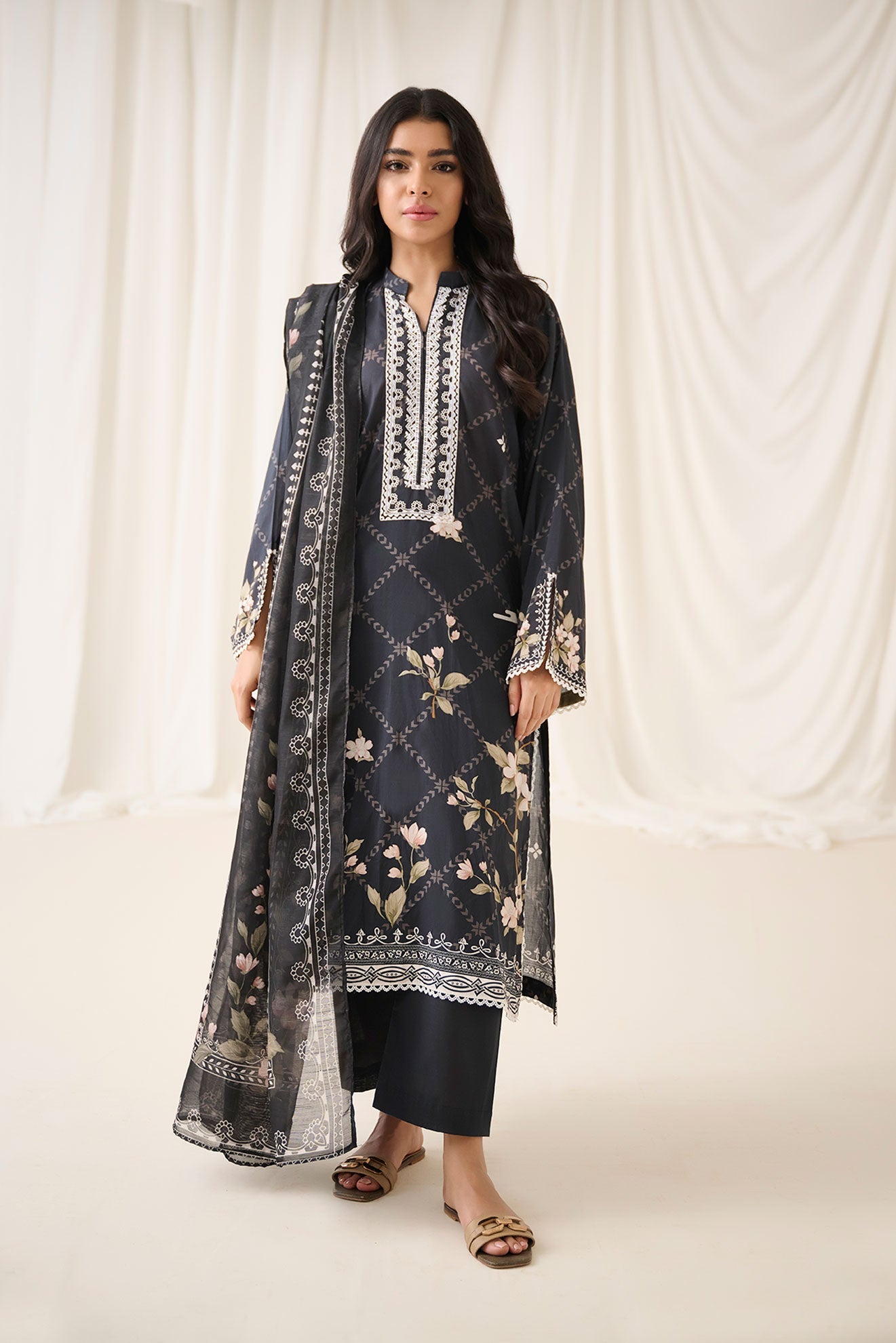 DU-3154 - BLACK -  EMBROIDERED LAWN - 3PCS