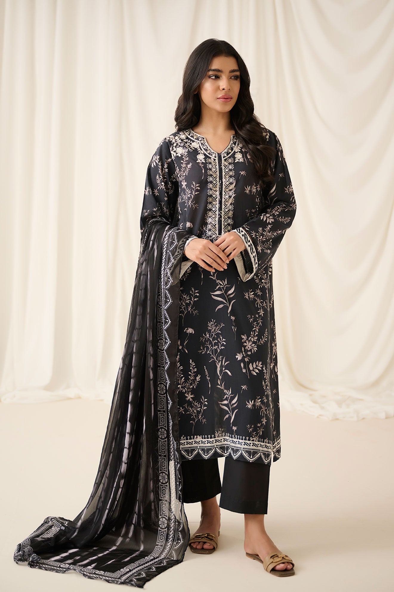 DU-3155 - BLACK -  EMBROIDERED LAWN - 3PCS