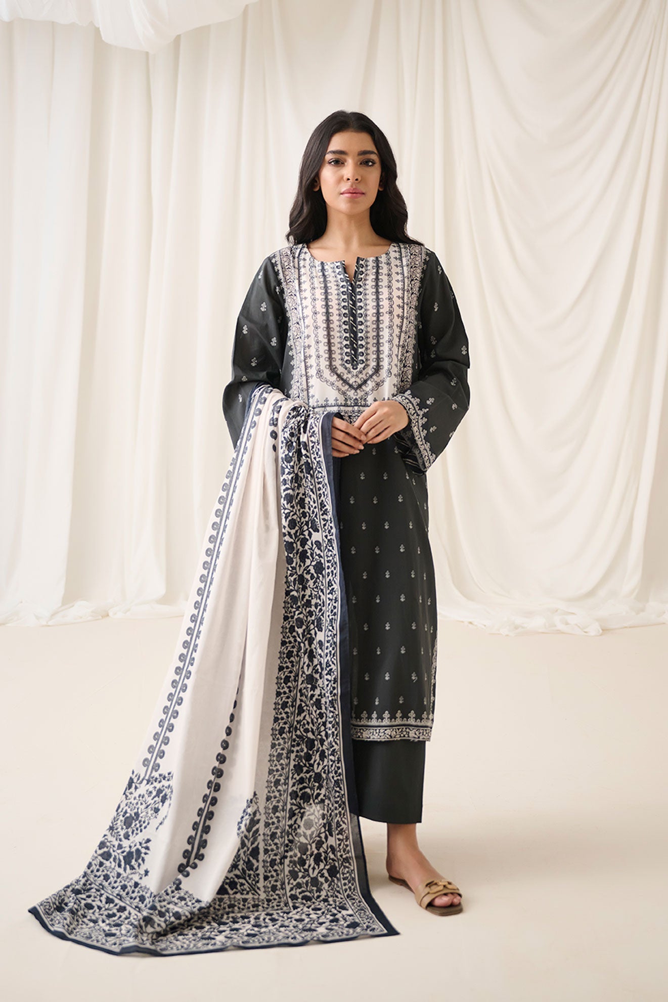 DU-3160 - BLACK -  PRINTED LAWN - 3PCS