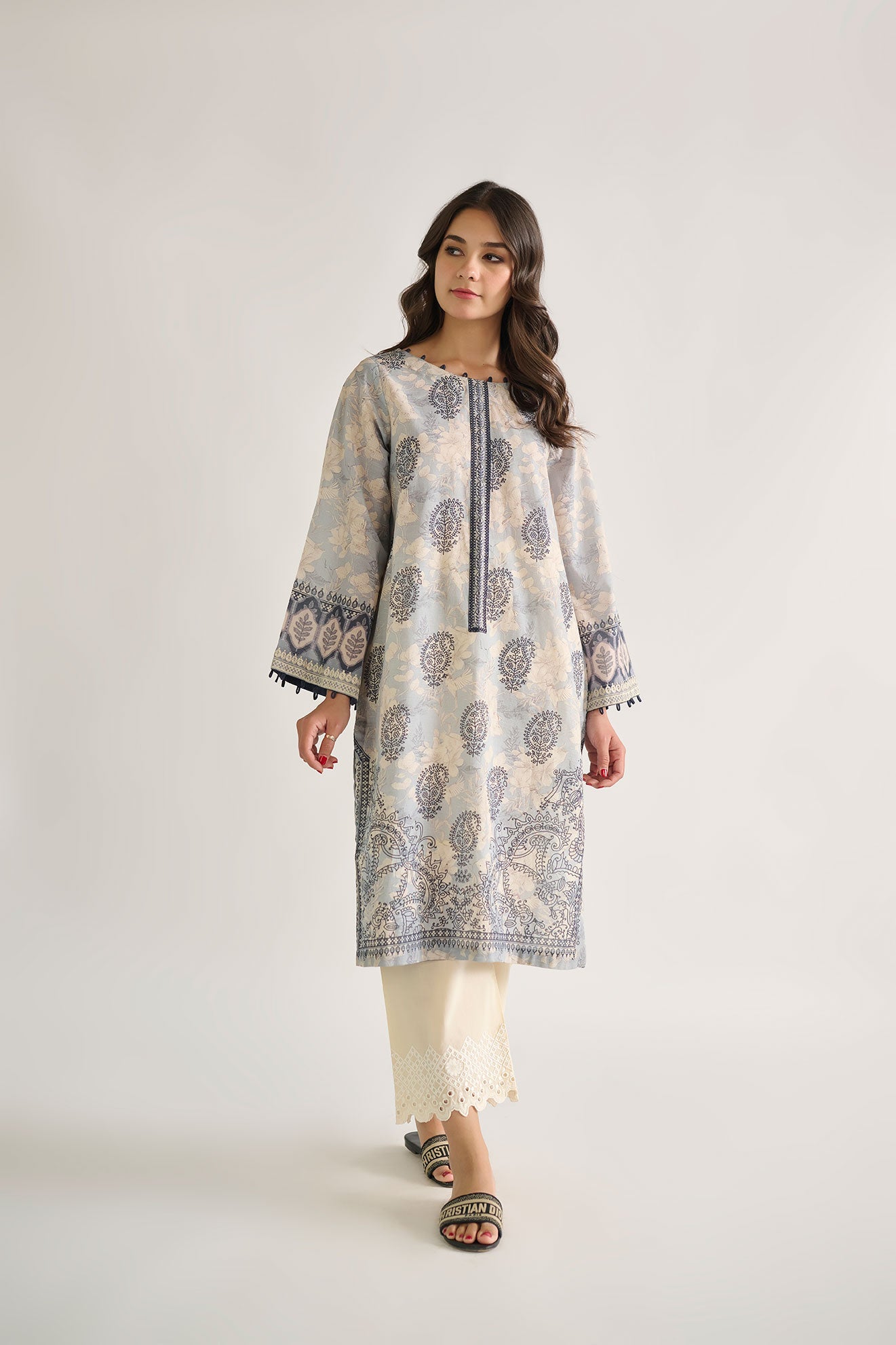 DC-0460 L-GREEN EMBROIDERED KURTA
