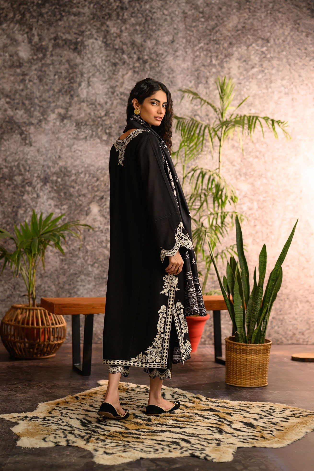 DC-3017 BLACK KHADDAR 3Pcs