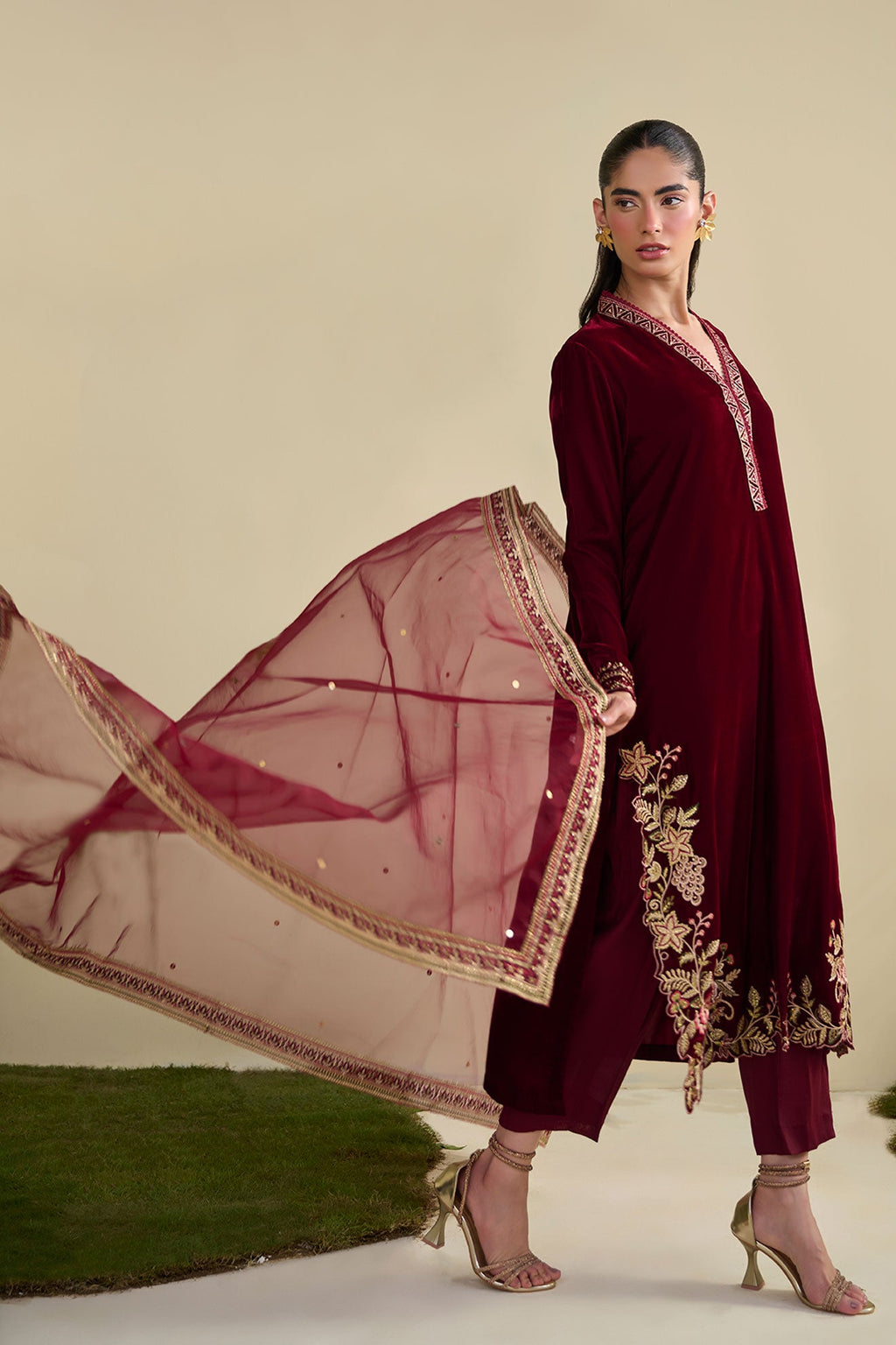 FW25DA-2832   MAROON  2PCS  EMBROIDERED KURTA WITH TROUSER