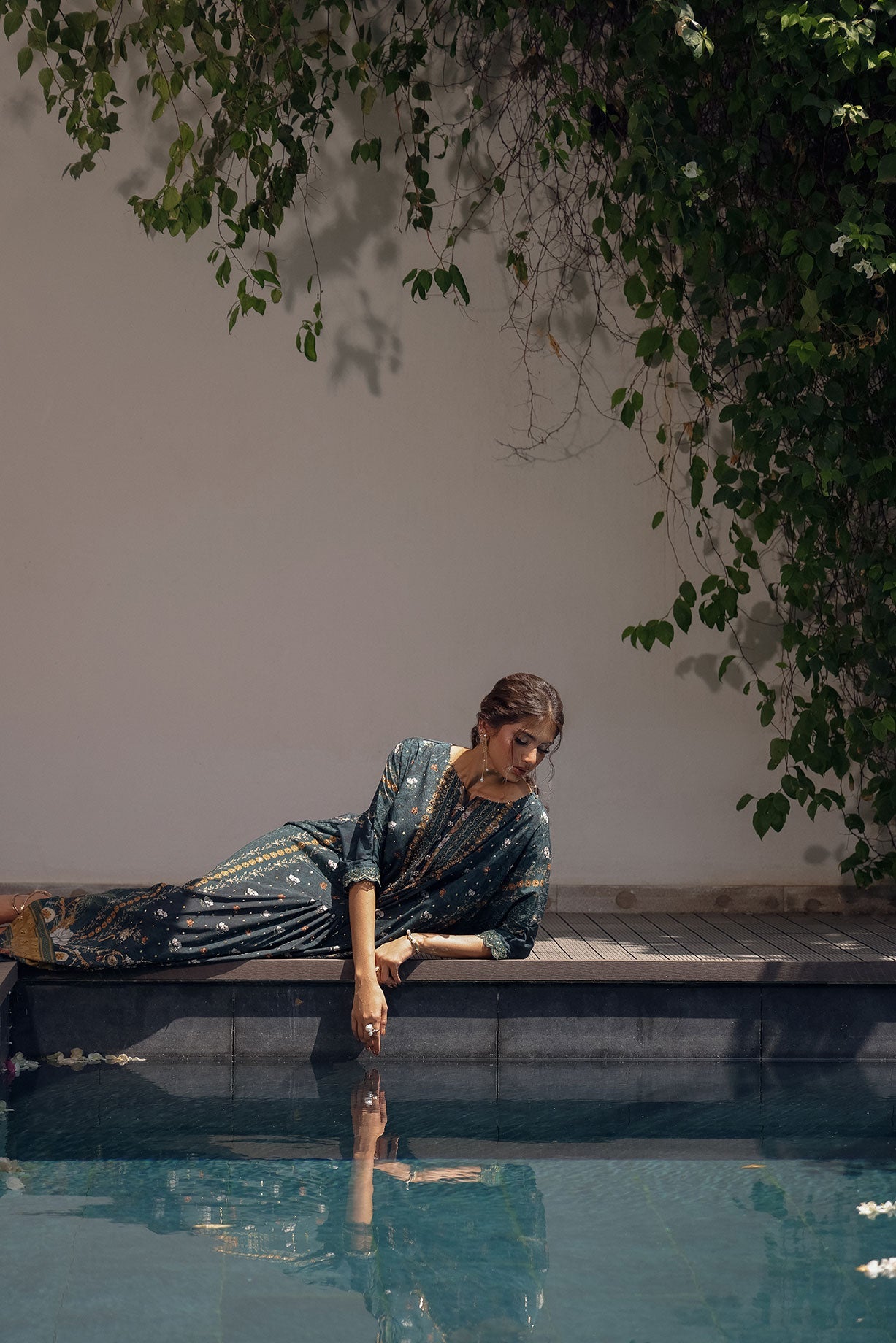 SS24DA-2520 DARK GREEN HAND EMBELLISHED KAFTAN