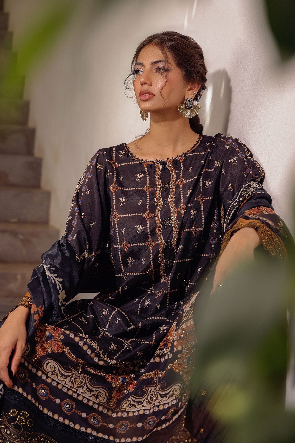 SS24DA-2511 BLACK 2PCS HAND EMBELLISHED  SHIRT WITH TROUSER