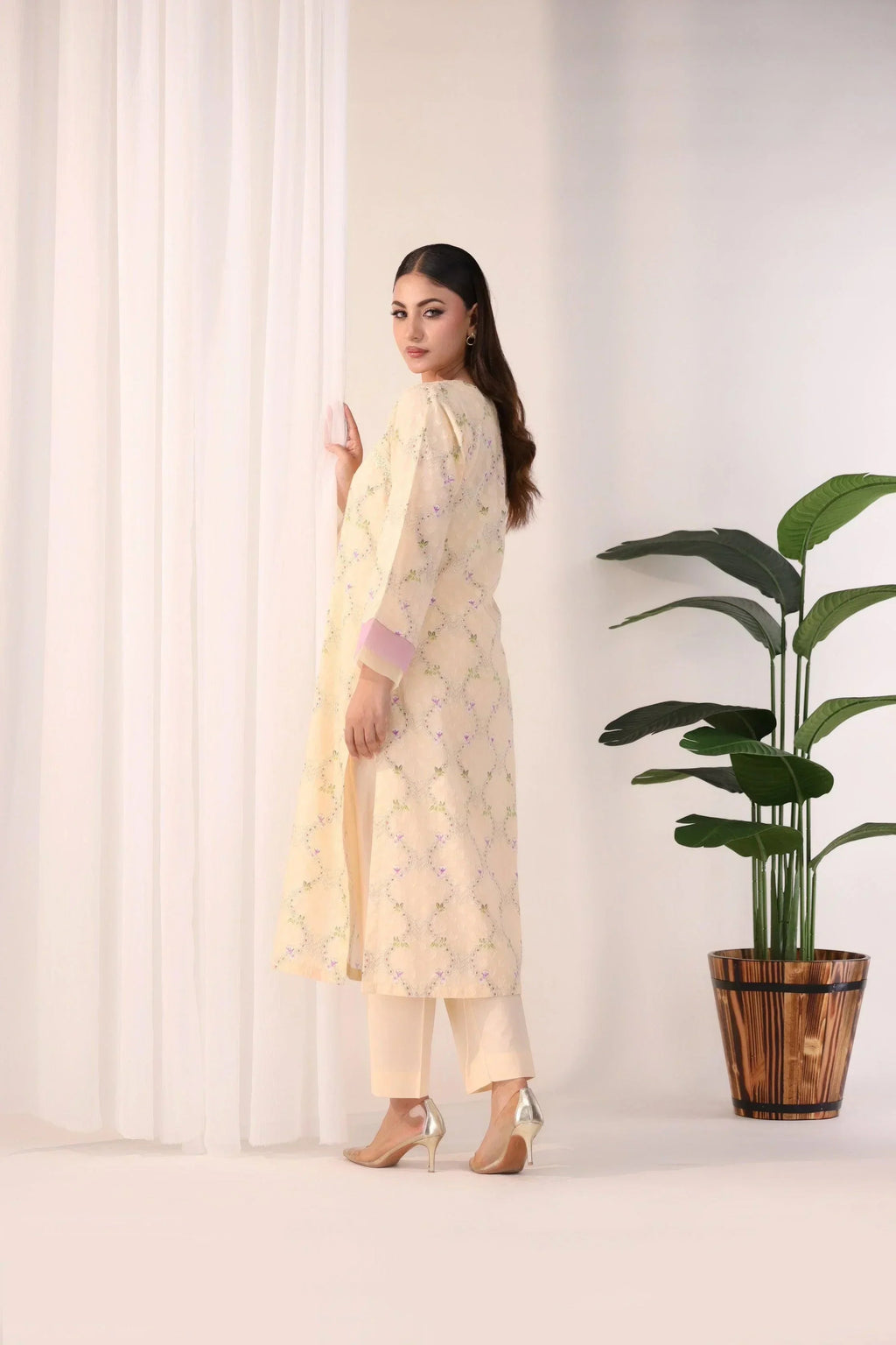 AR-NP-03-shadab