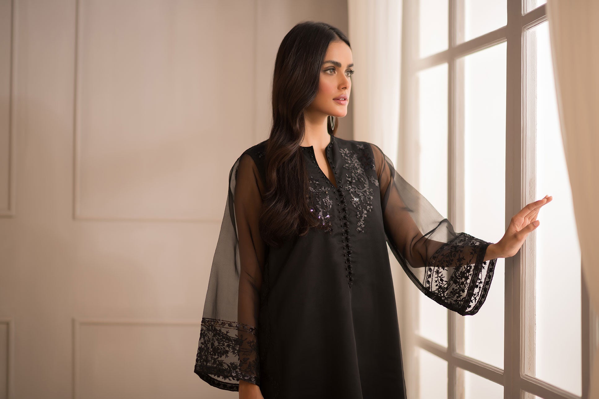 DA-1400 BLACK EMBROIDERED KURTA