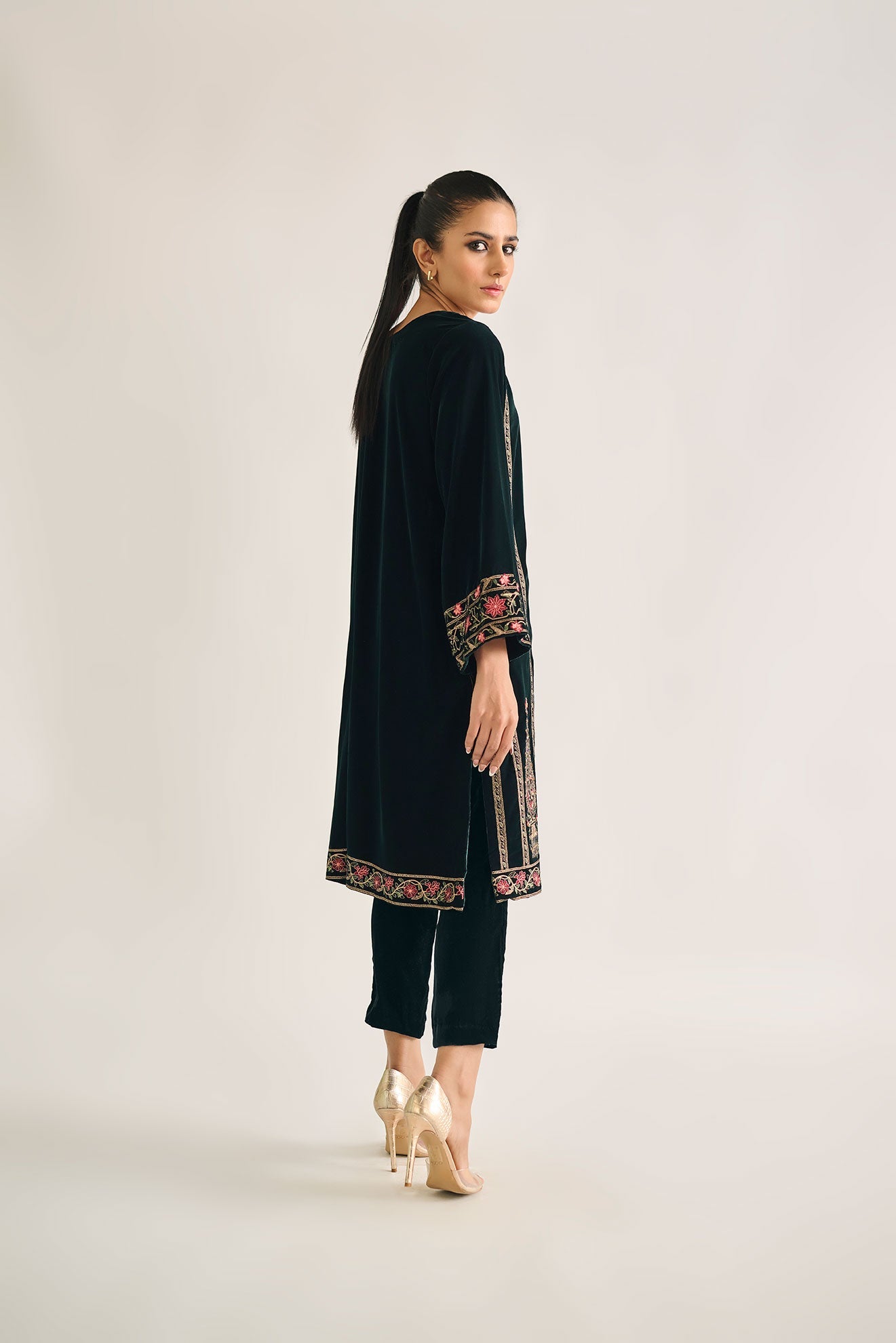 DA-1715 GREEN EMBROIDERED KURTA
