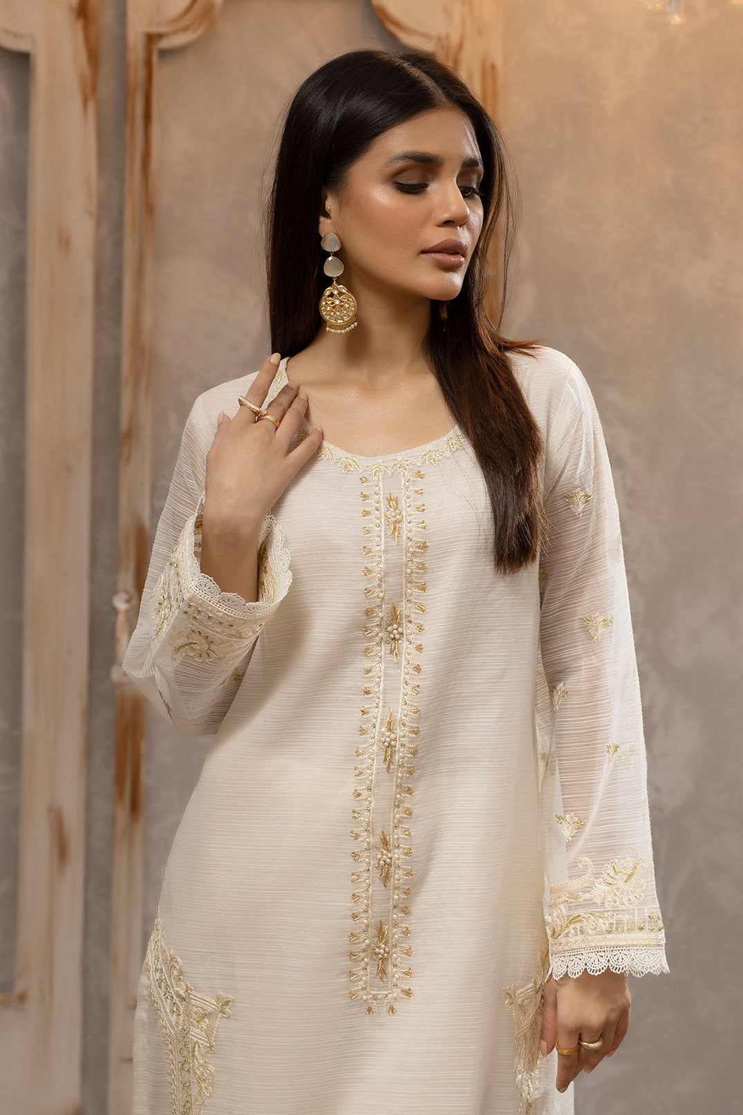 DA-2051 OFFWHITE EMBROIDERED KURTA