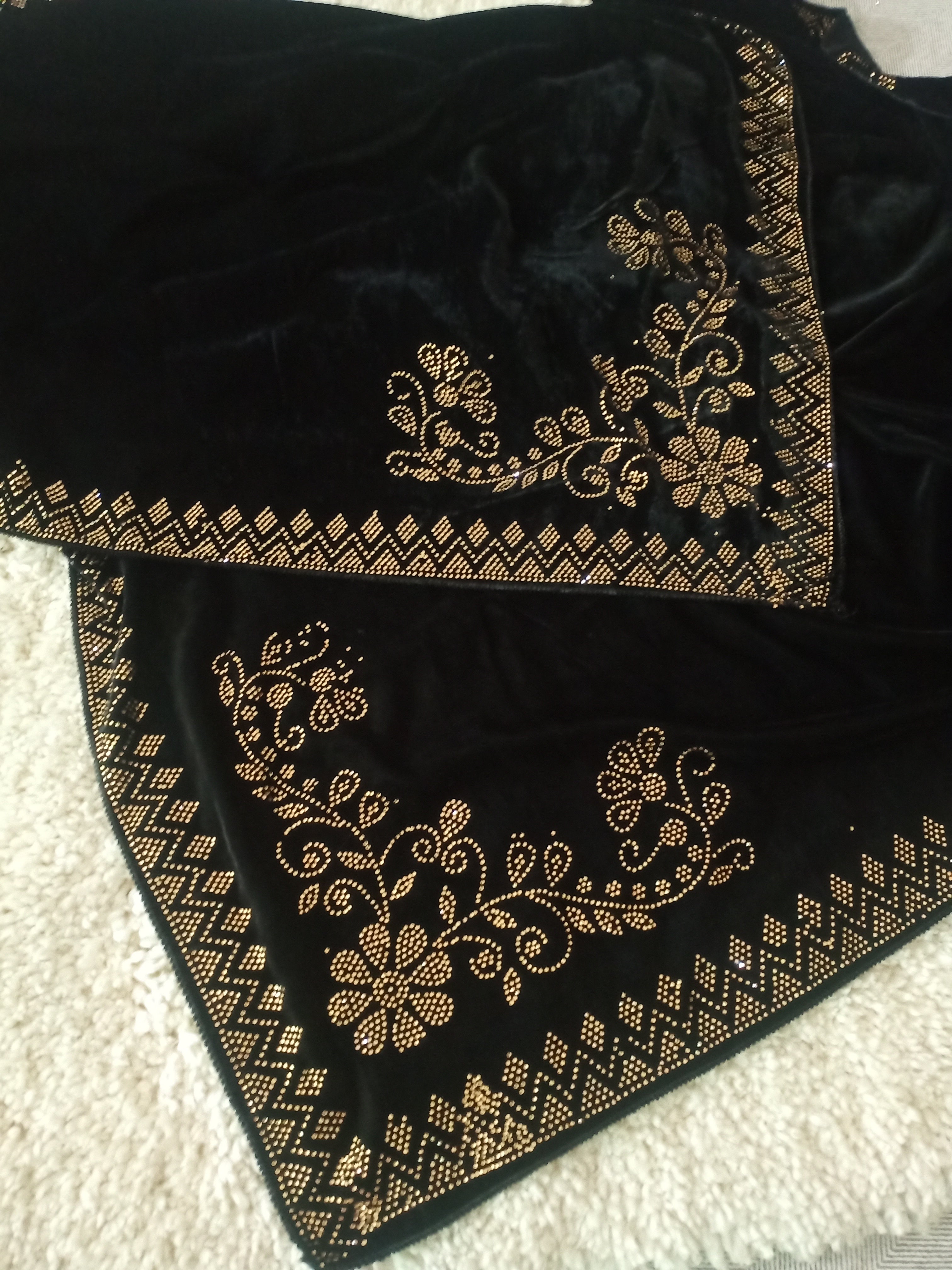 Velvet shawl