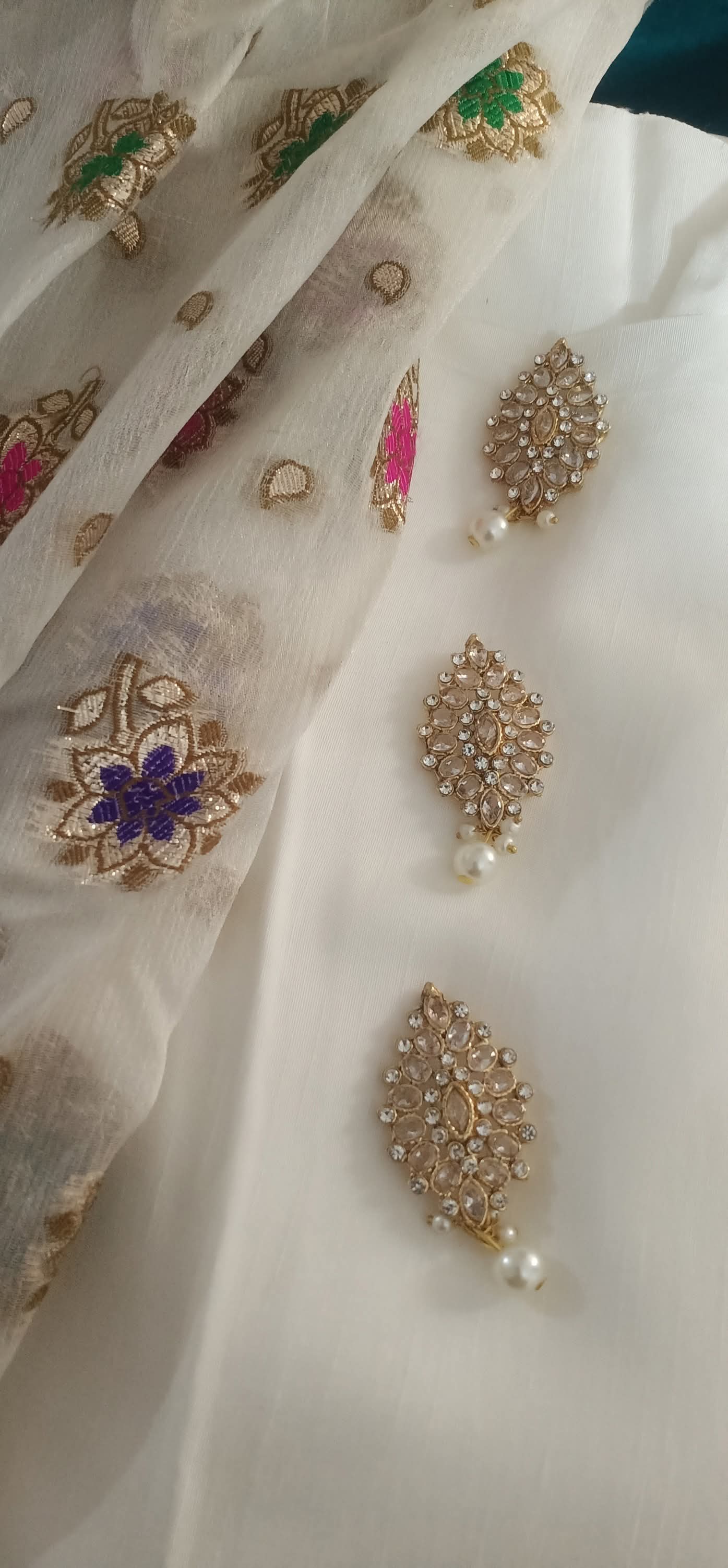 Kundan Button